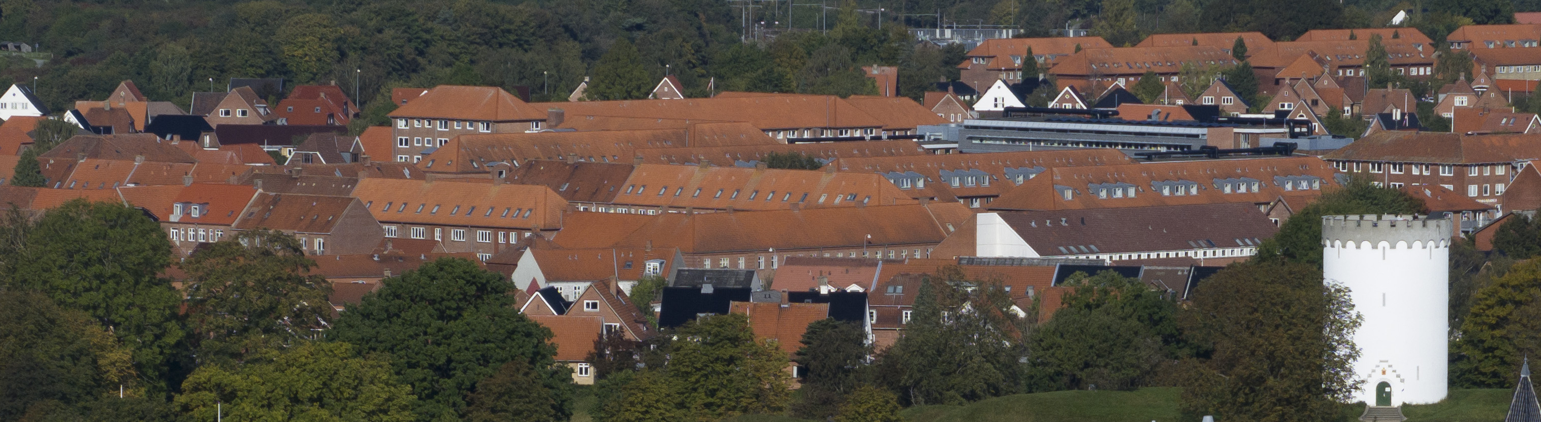 Luftbillede af Fredericia by med vandtornet i bagrund 